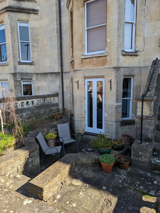 Basement Apartment In Central Bath Exterior foto